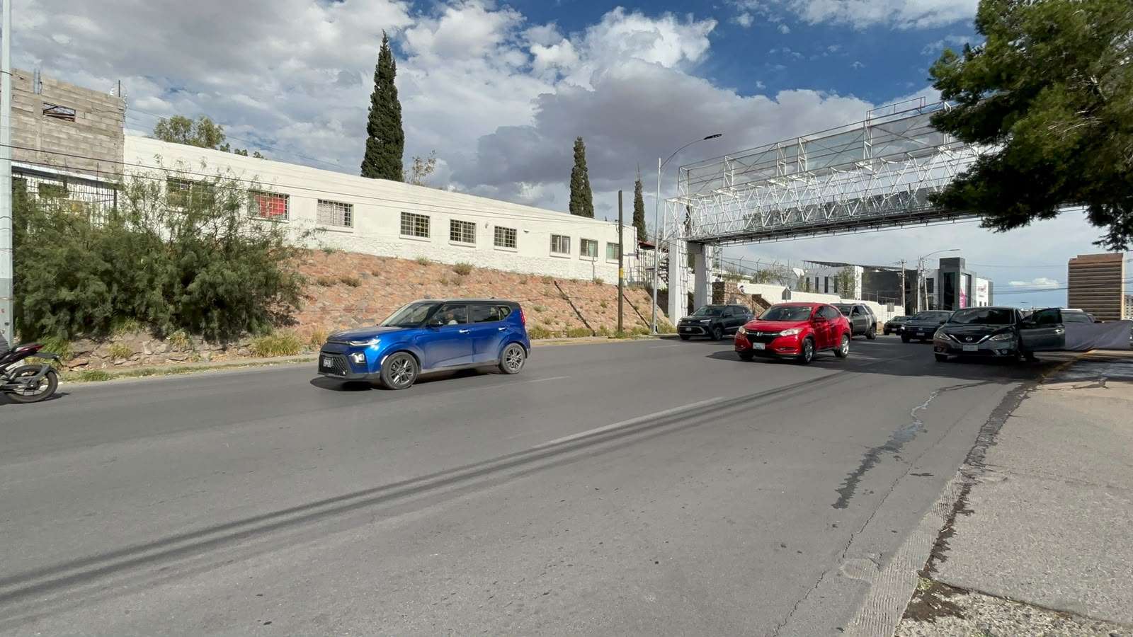 Bloquean empleados del Imss carril de la Independencia 