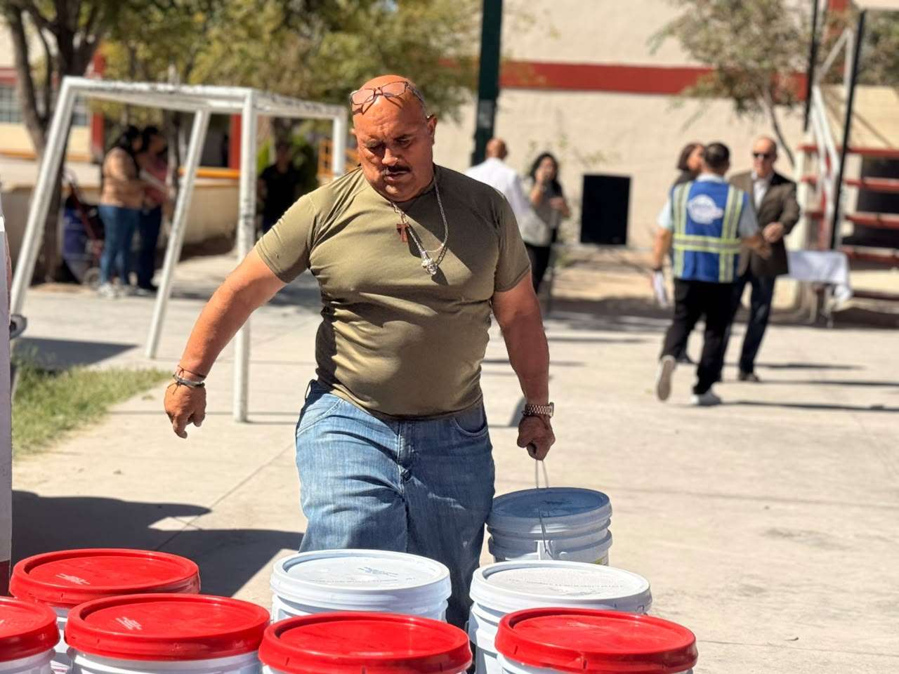 Atienden daños por lluvias en 10 escuelas