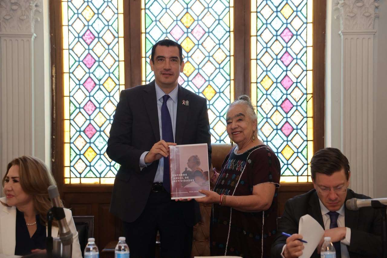 Entregan regidores a René Chavira su segundo informe de labores 