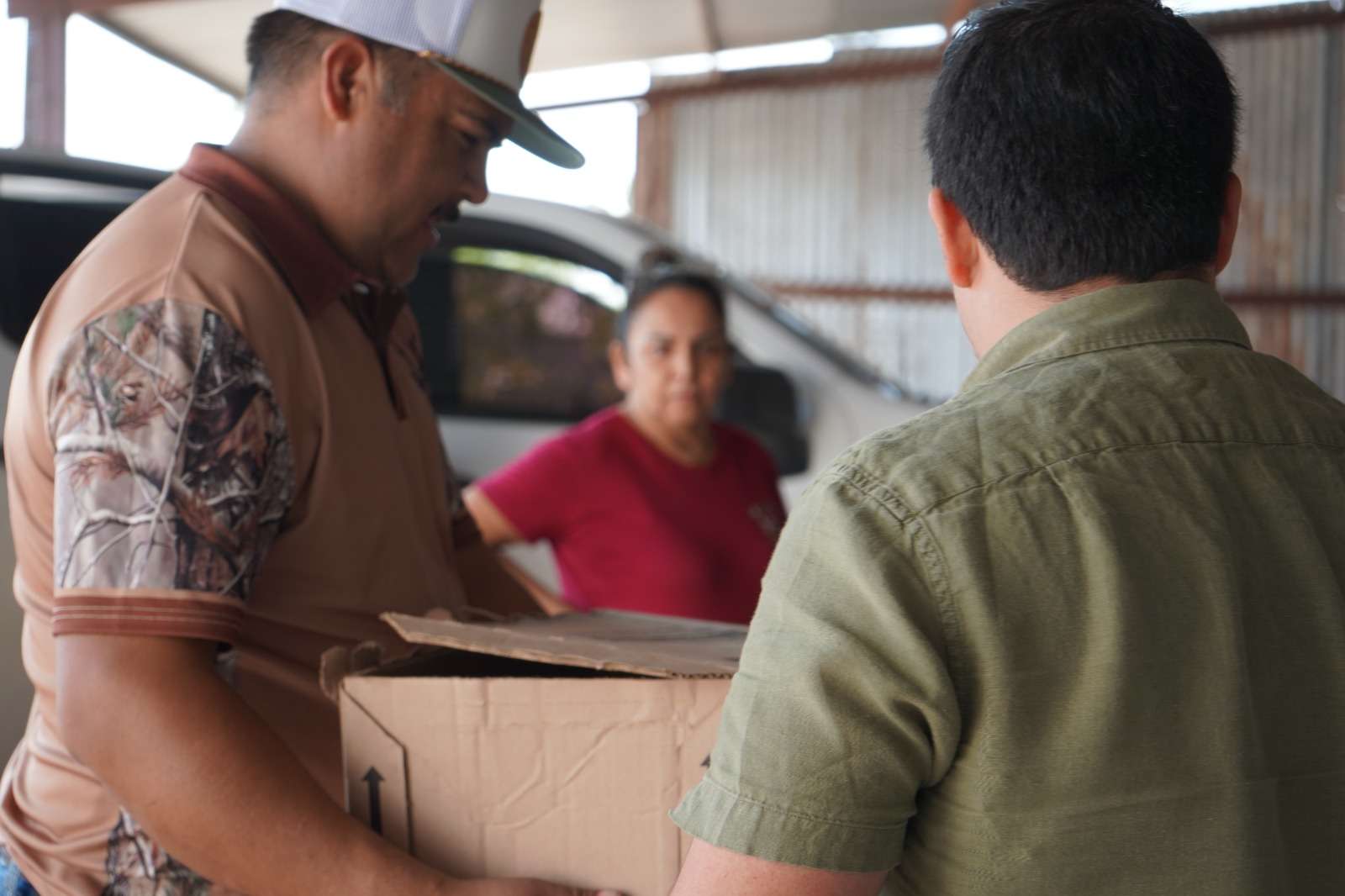 Benefician a 300 familias rurales con Avicultura Traspatio 2026