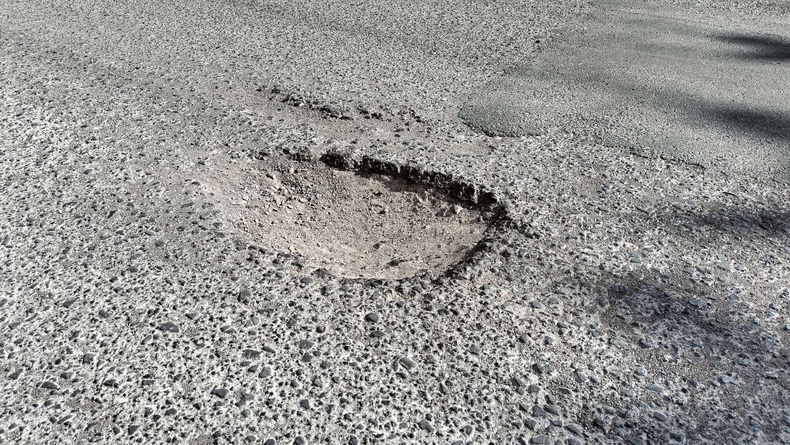 Denuncian abandono vial en calles del norte de Chihuahua