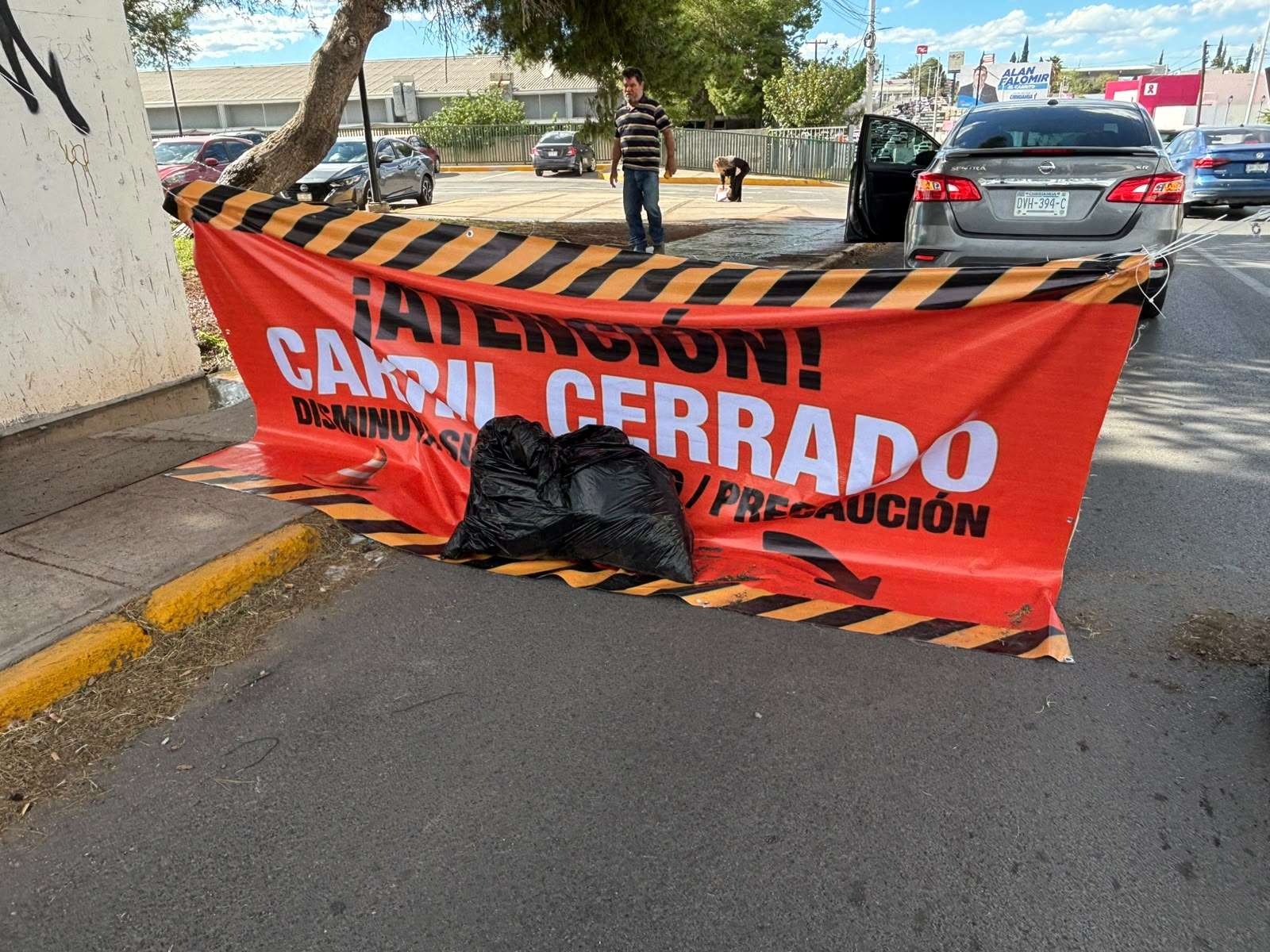 Bloquean empleados del Imss carril de la Independencia 