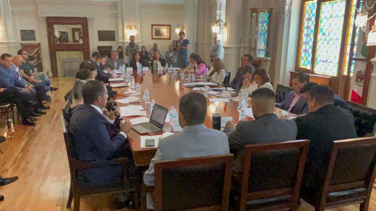 Chocan PAN y Morena en intenso debate por proyecto de Poniente 5