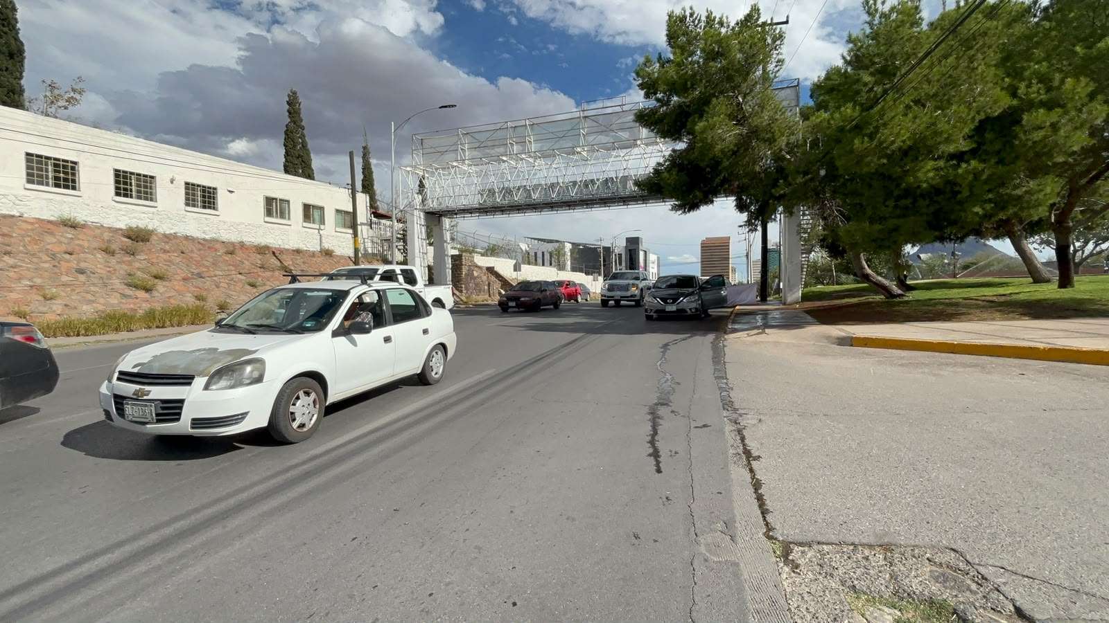 Bloquean empleados del Imss carril de la Independencia 