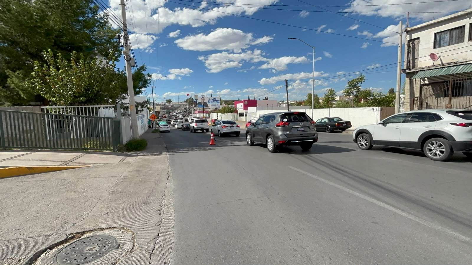 Bloquean empleados del Imss carril de la Independencia 