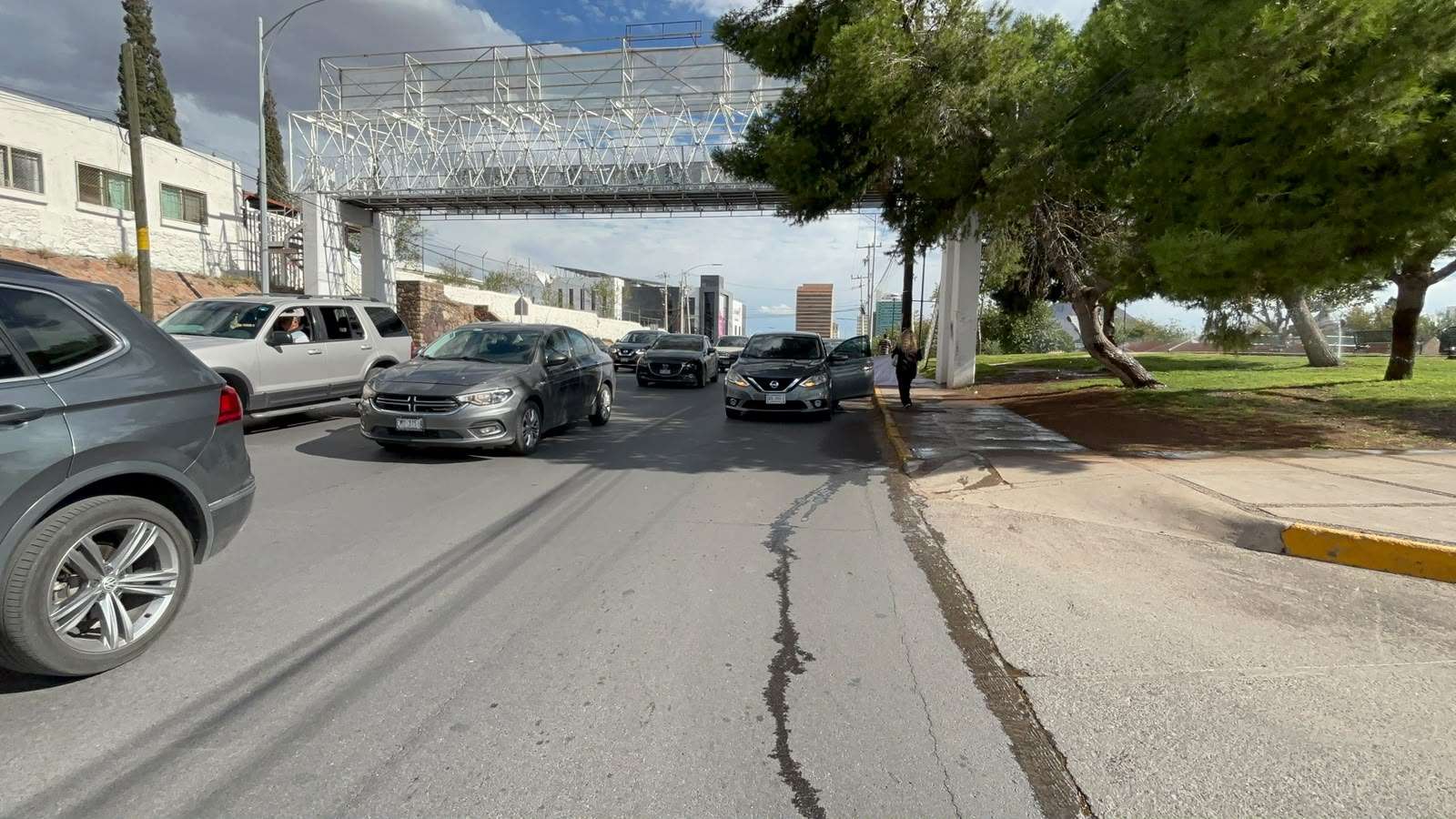 Bloquean empleados del Imss carril de la Independencia 
