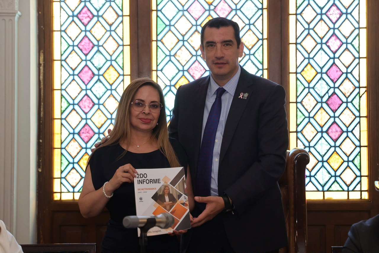 Entregan regidores a René Chavira su segundo informe de labores 