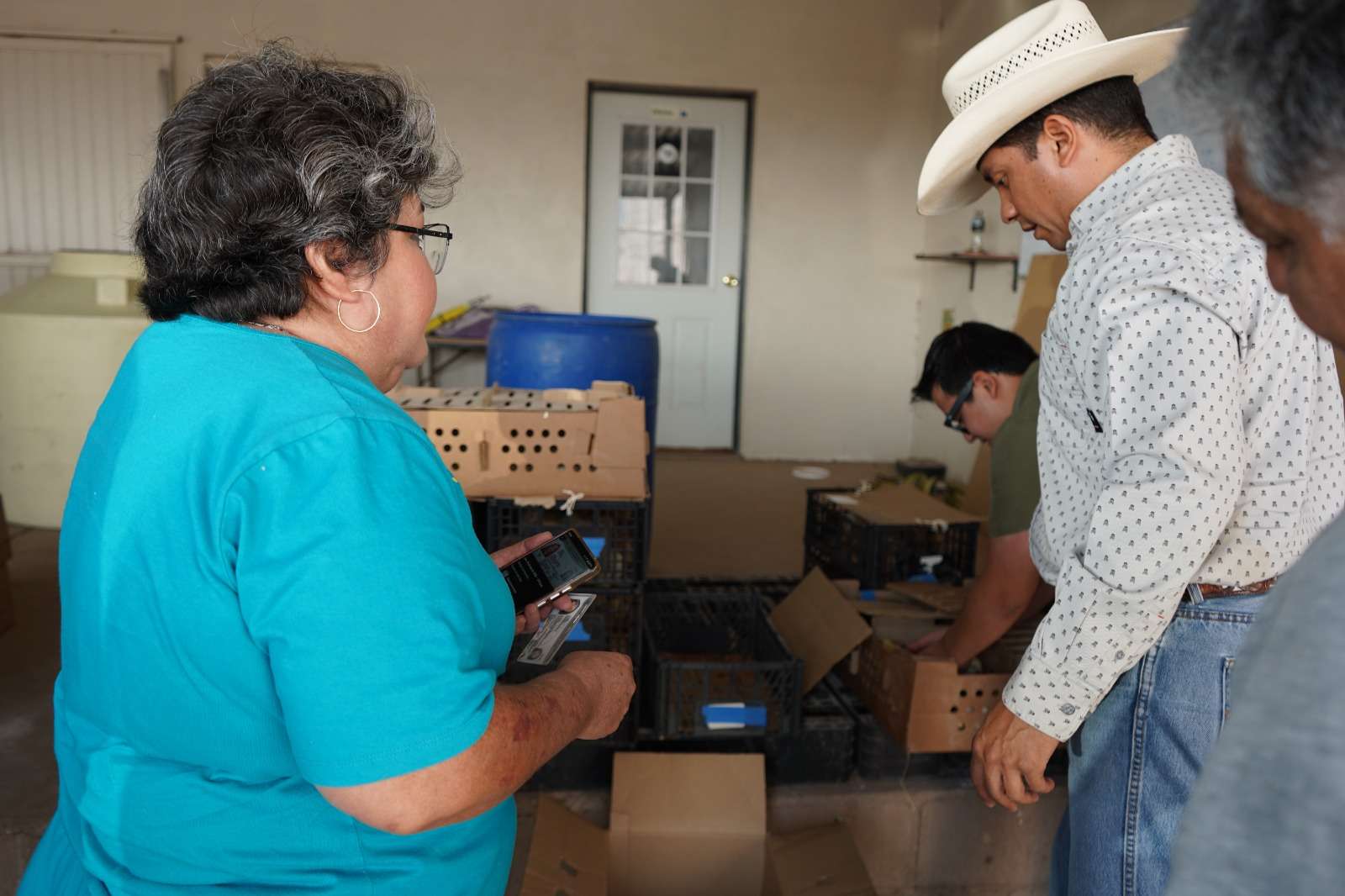 Benefician a 300 familias rurales con Avicultura Traspatio 2026