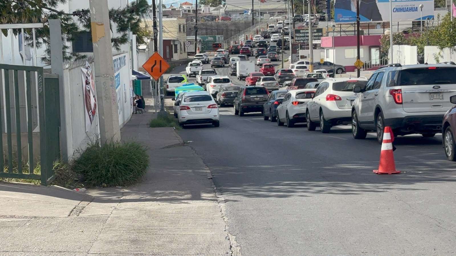 Bloquean empleados del Imss carril de la Independencia 