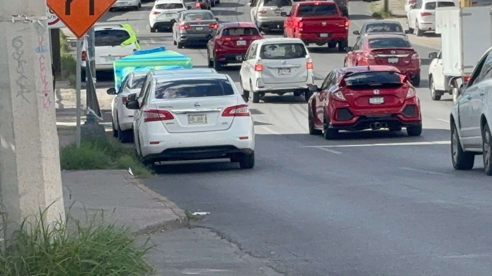 Bloquean empleados del Imss carril de la Independencia 