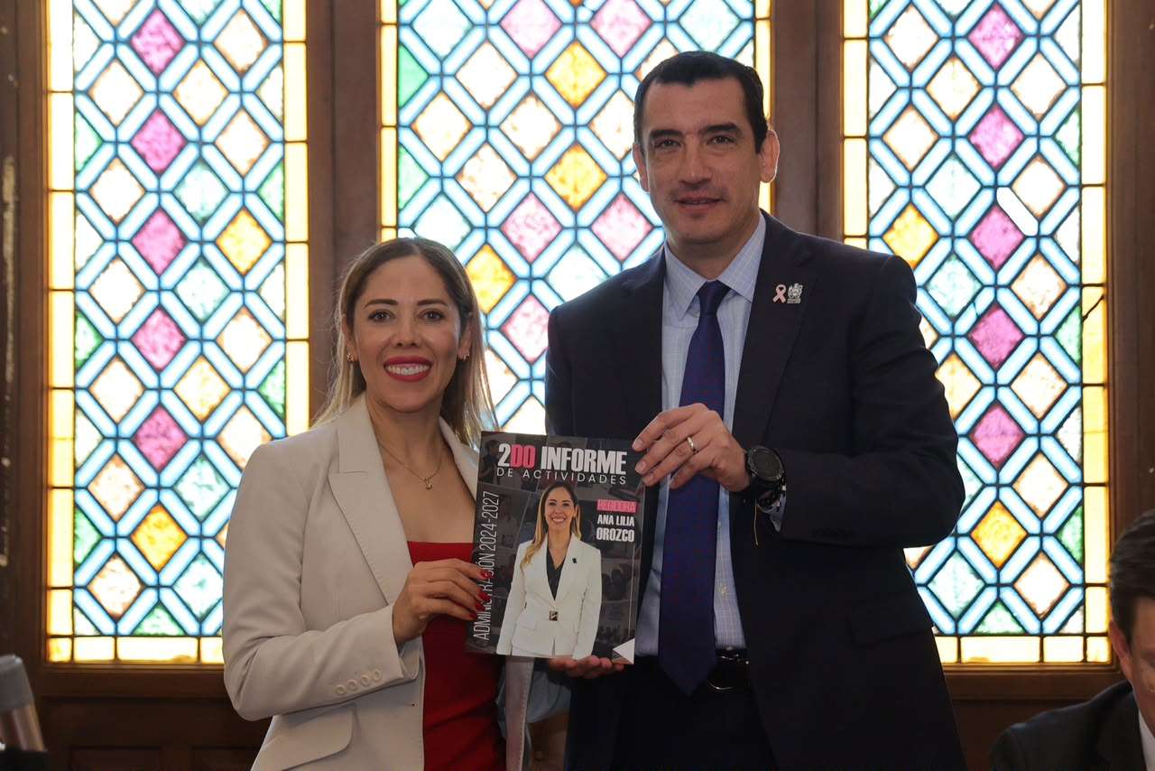Entregan regidores a René Chavira su segundo informe de labores 