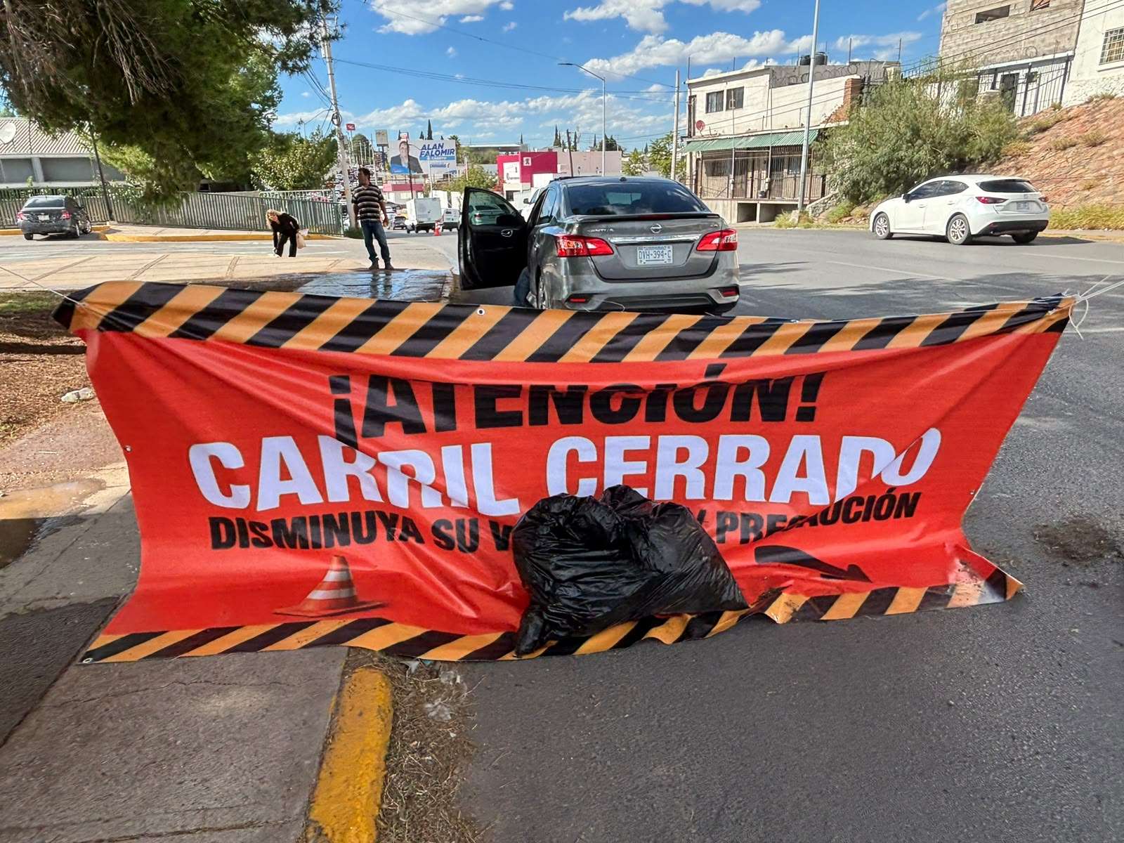 Bloquean empleados del Imss carril de la Independencia 