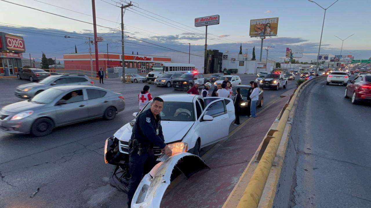 Genera choque-volcadura fuerte caos vial en el Perijuv