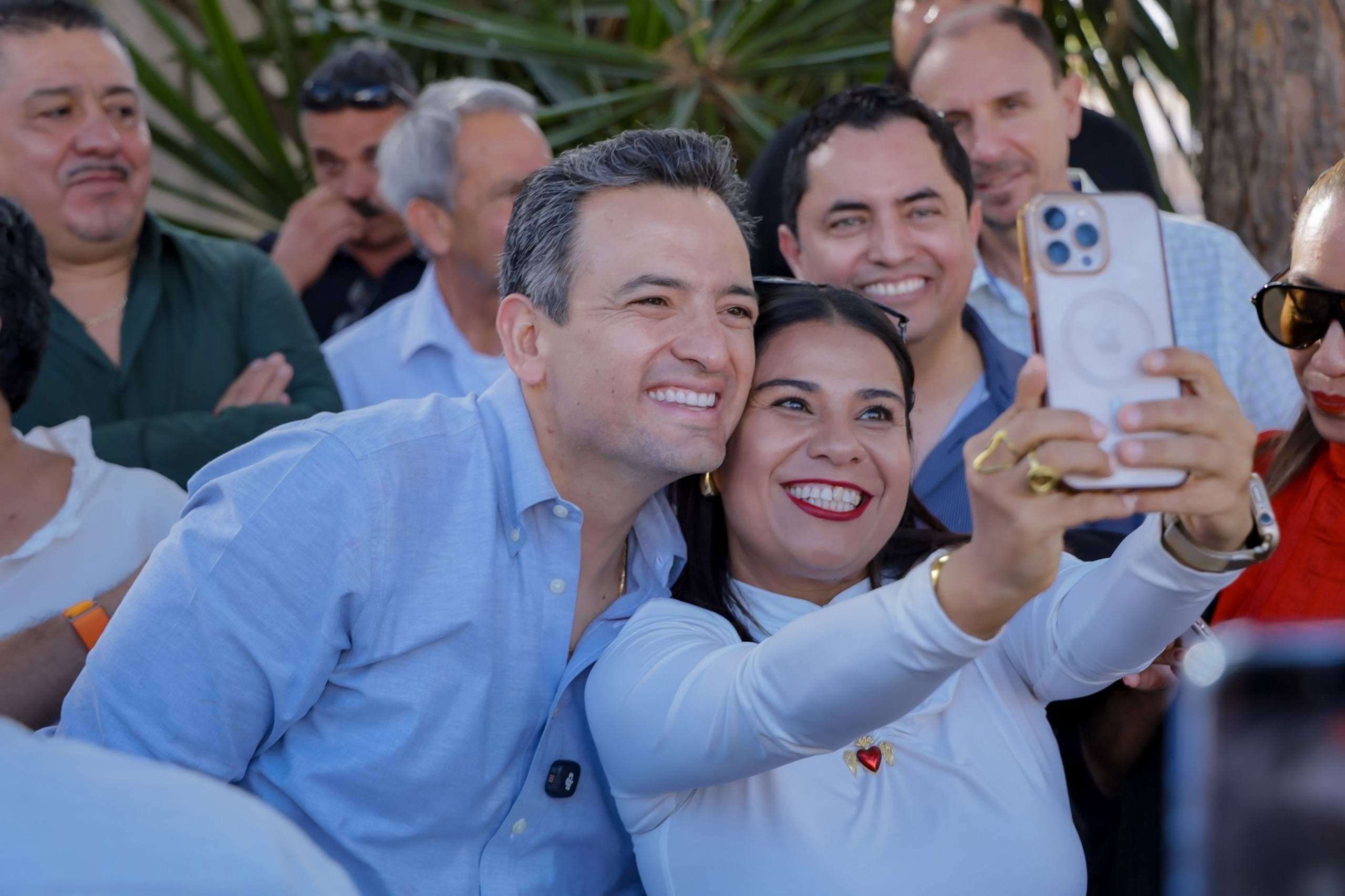 Convive Marco Bonilla con cientos de vecinos en colonias de Chihuahua 