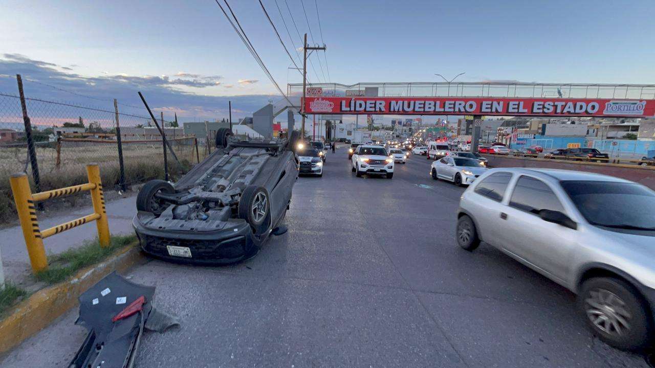 Genera choque-volcadura fuerte caos vial en el Perijuv