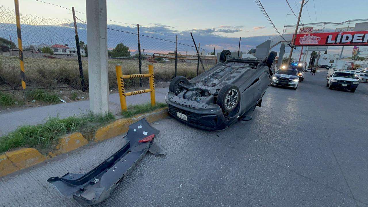 Genera choque-volcadura fuerte caos vial en el Perijuv