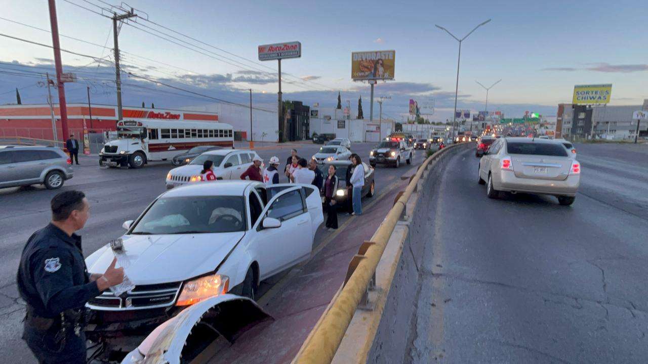 Genera choque-volcadura fuerte caos vial en el Perijuv