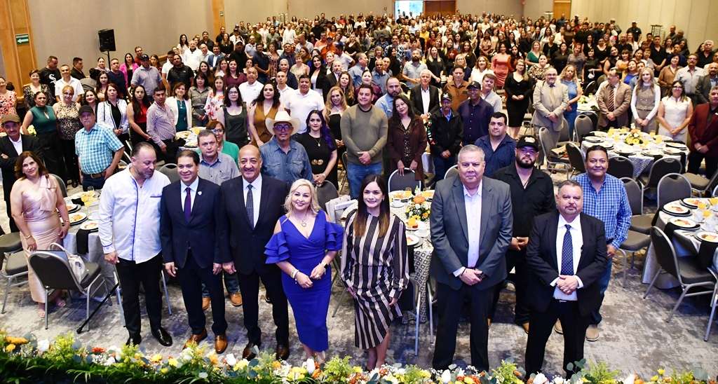Entrega SEyD estímulos a trabajadores del subsistema estatal