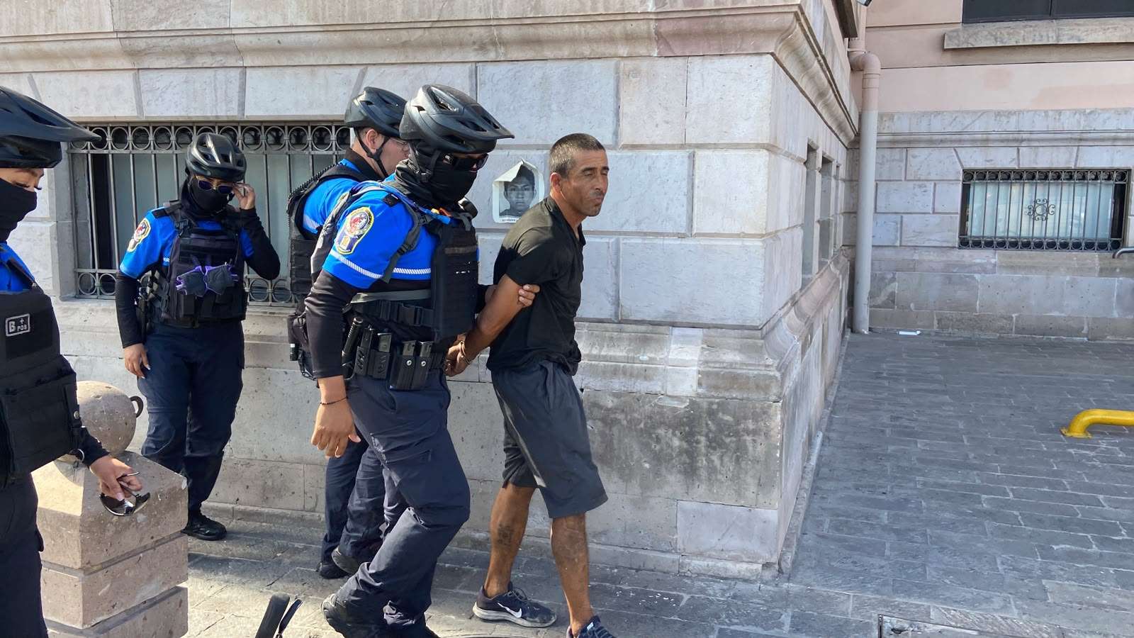 Detienen a uno por agredir a transeúntes en el Centro 