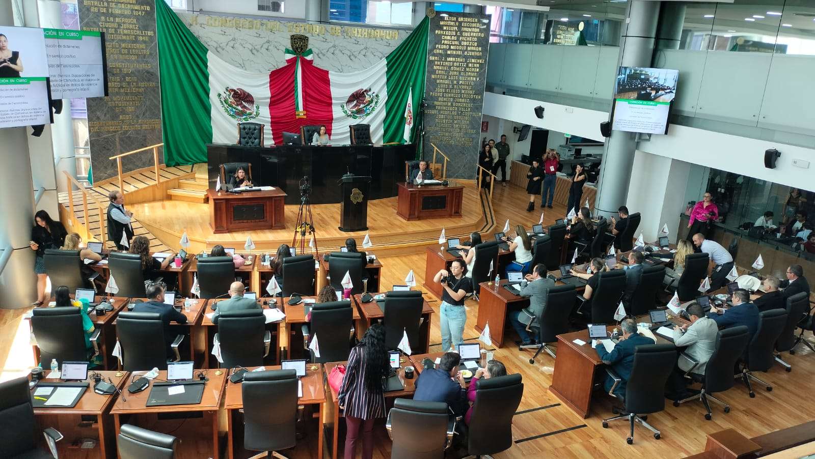 Aprueban reformas contra violencia digital y Día Estatal del Tianguis