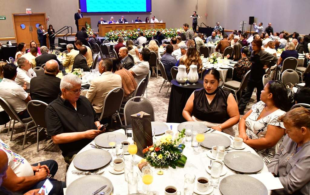 Entrega SEyD estímulos a trabajadores del subsistema estatal