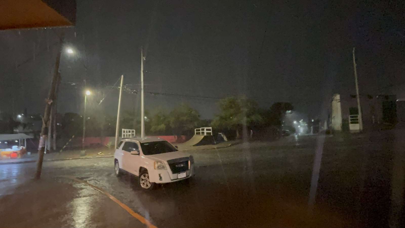 Azota fuerte lluvia la ciudad de Chihuahua 
