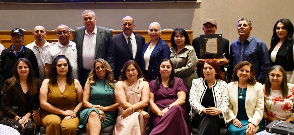 Entrega SEyD estímulos a trabajadores del subsistema estatal