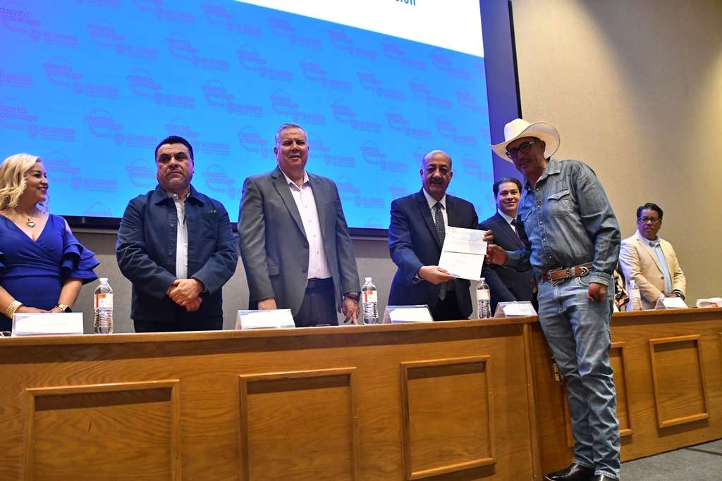 Entrega SEyD estímulos a trabajadores del subsistema estatal