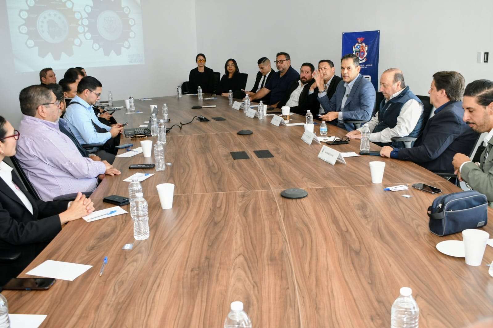 Sostienen reunión de colaboración FGR y hoteleros