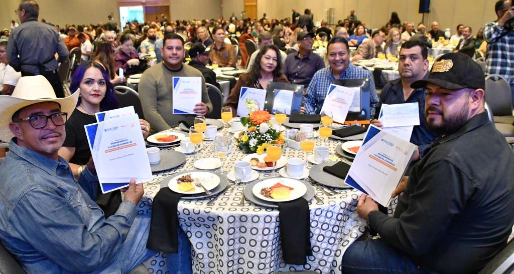 Entrega SEyD estímulos a trabajadores del subsistema estatal