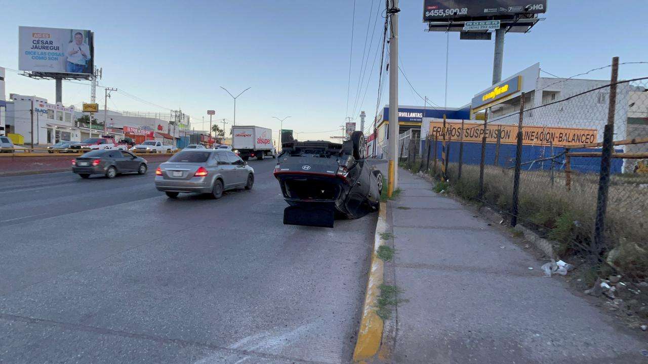 Genera choque-volcadura fuerte caos vial en el Perijuv