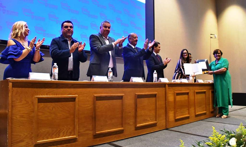 Entrega SEyD estímulos a trabajadores del subsistema estatal