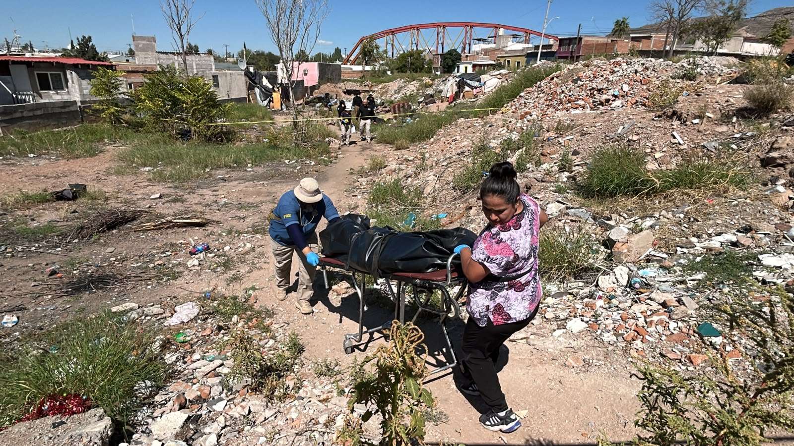 Localizan cadáver en baldío de la colonia Barrio Bajo