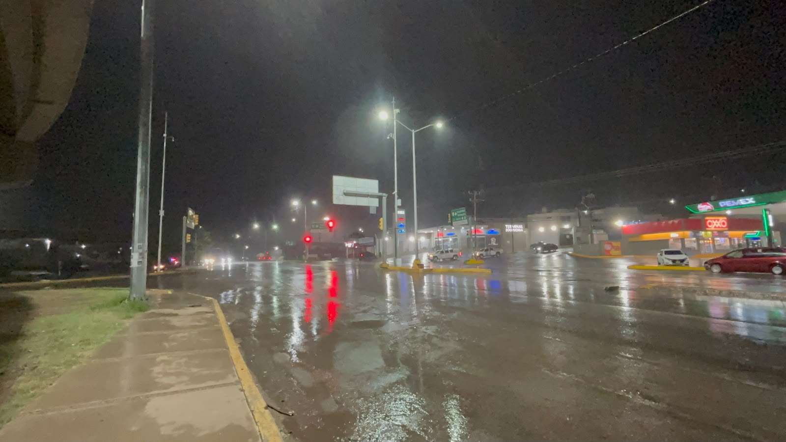 Azota fuerte lluvia la ciudad de Chihuahua 