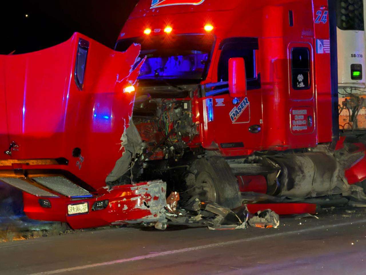 Queda conductor gravemente herido tras choque contra tráiler en carretera Juárez-Casas Grandes