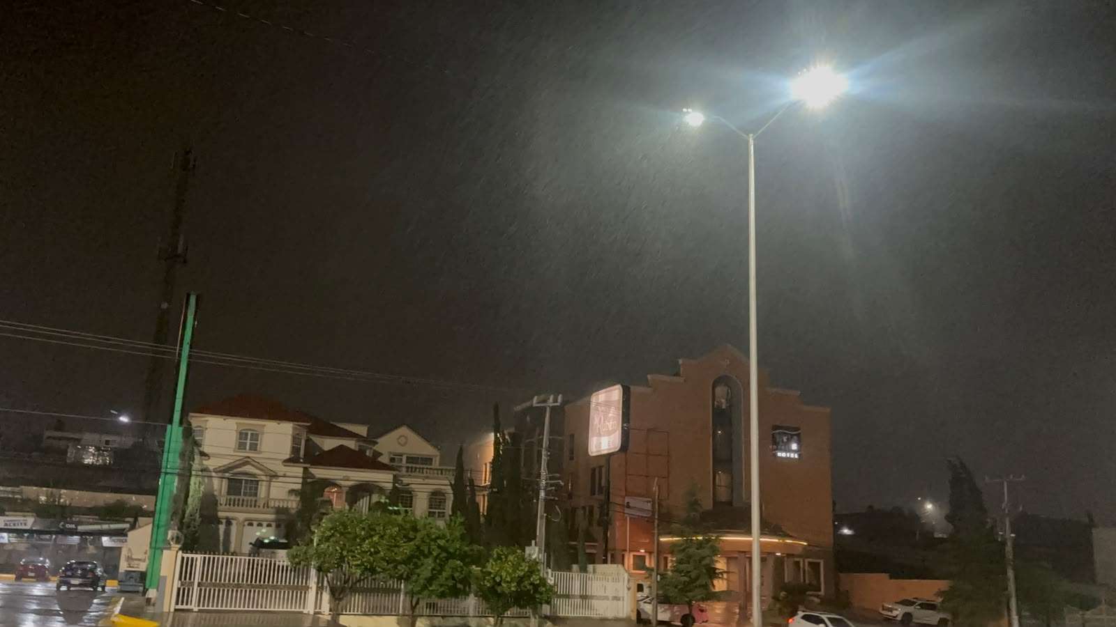Azota fuerte lluvia la ciudad de Chihuahua 