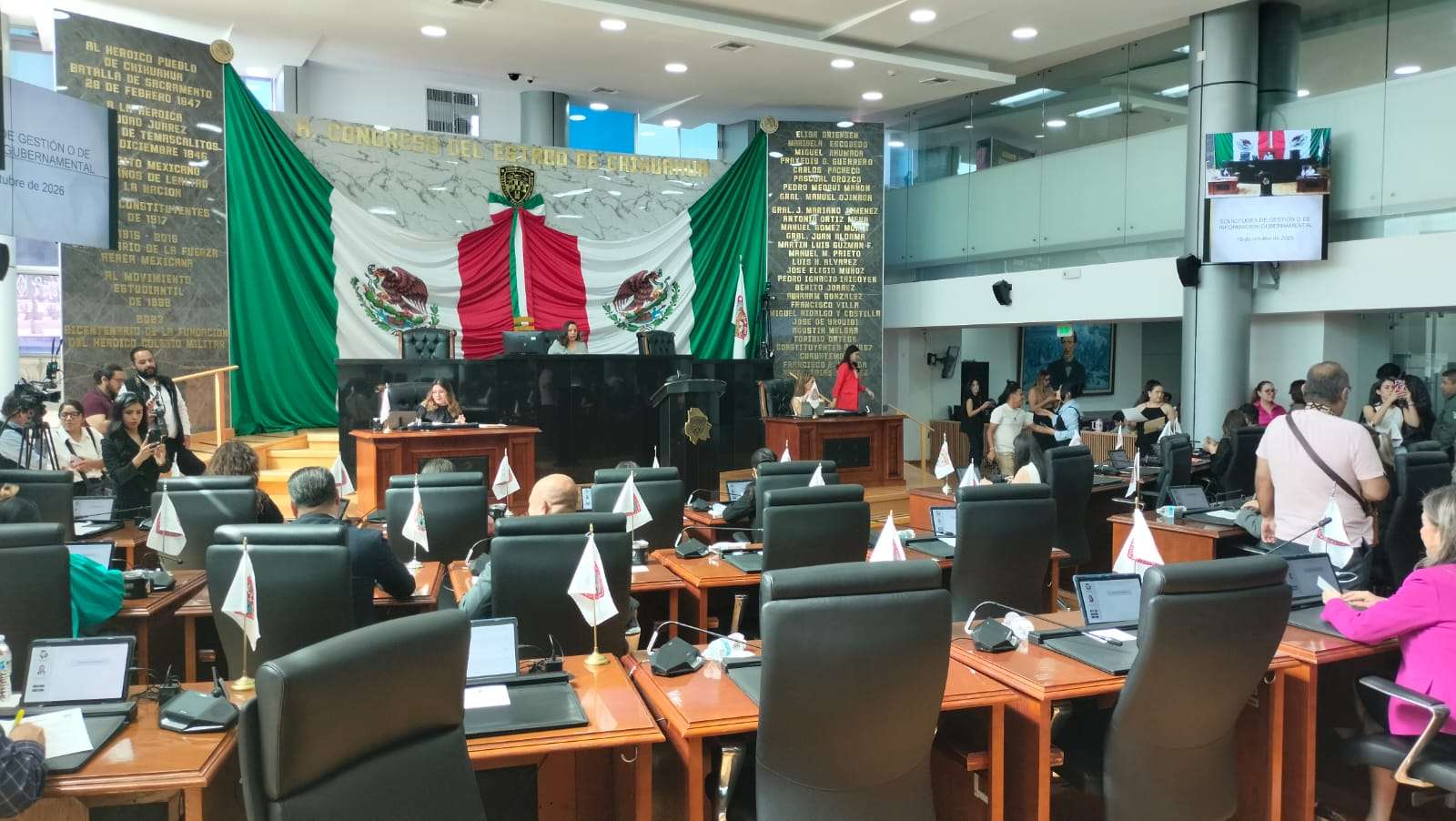 Aprueban reformas contra violencia digital y Día Estatal del Tianguis