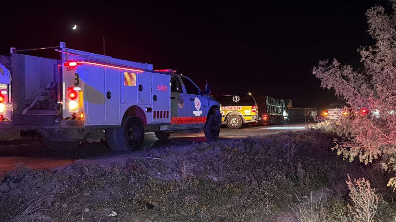 Queda conductor gravemente herido tras choque contra tráiler en carretera Juárez-Casas Grandes