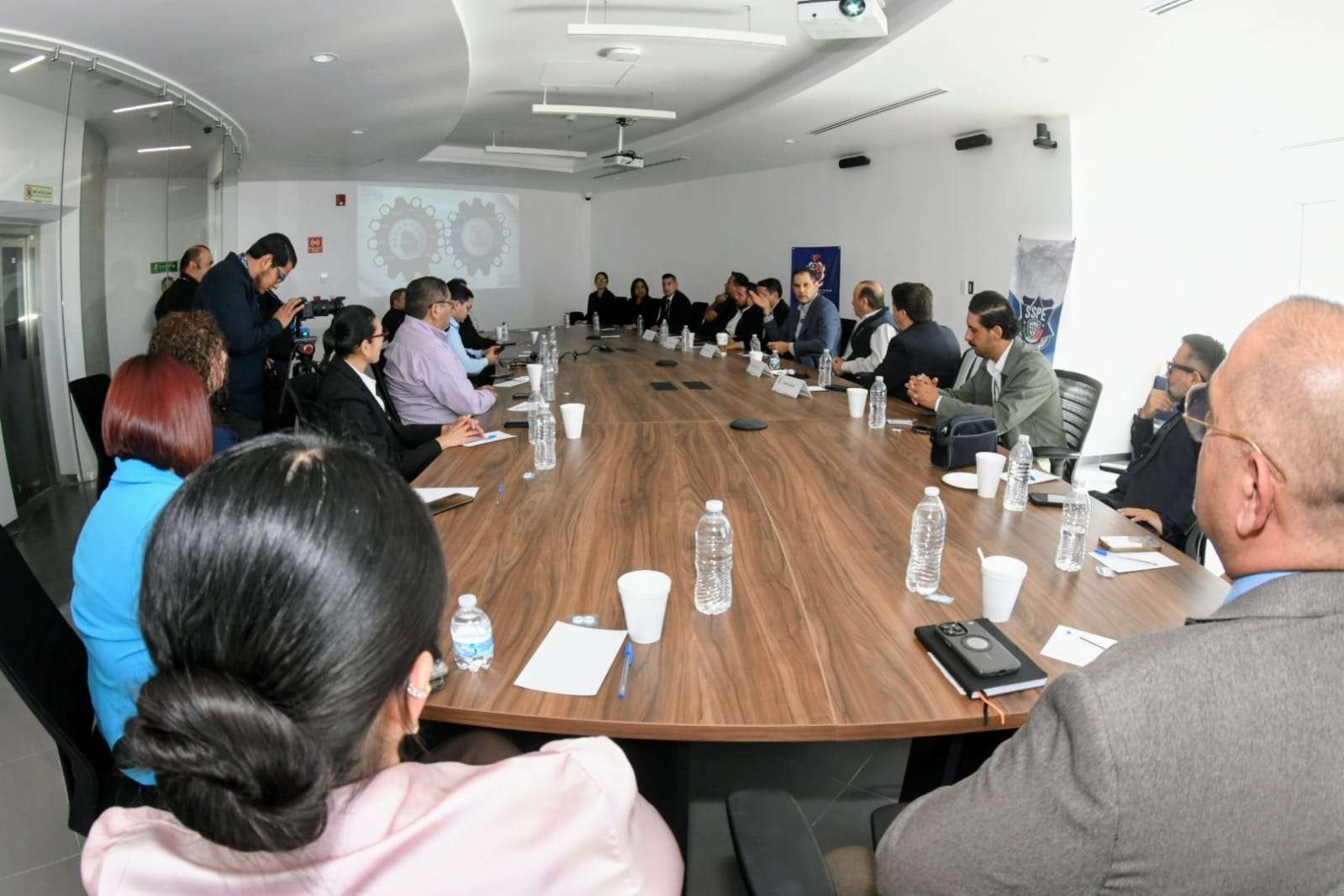 Sostienen reunión de colaboración FGR y hoteleros