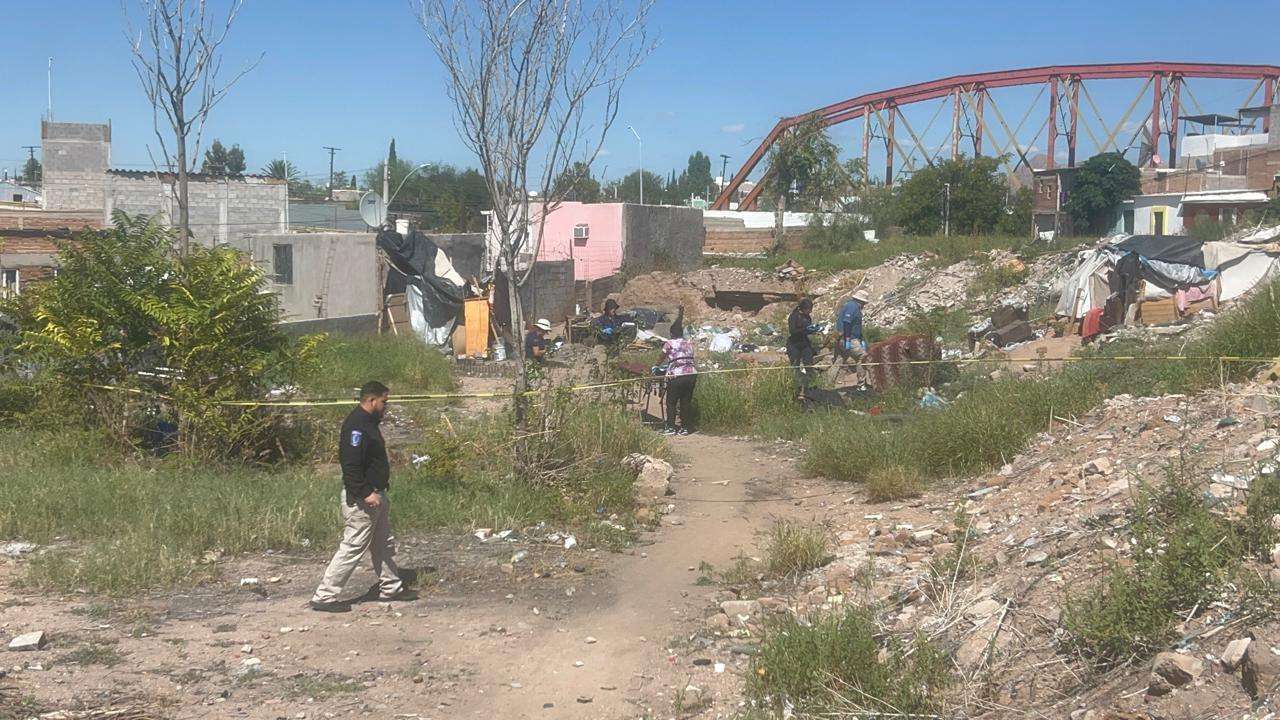 Localizan cadáver en baldío de la colonia Barrio Bajo