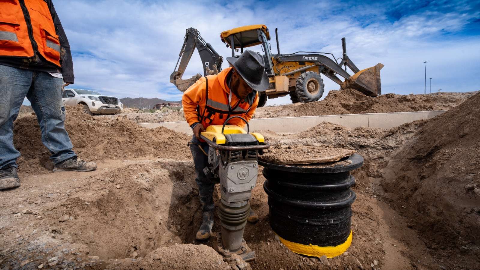 Preparan terreno para reparar el pavimento de la avenida Nadadores