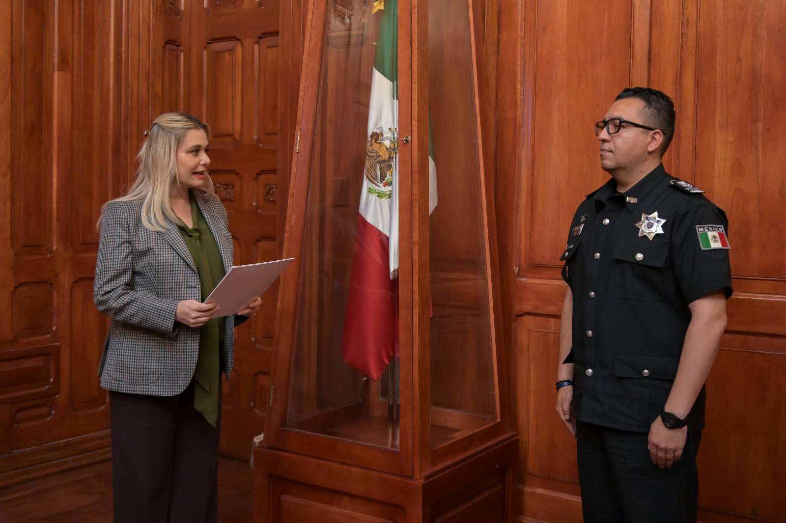 Toma Maru Campos protesta a Luis Aguirre como titular de la Sspe