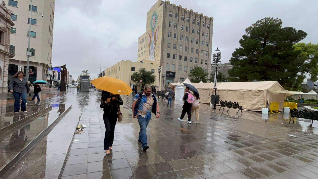 Afectan lluvias actividad comercial en el centro de la ciudad