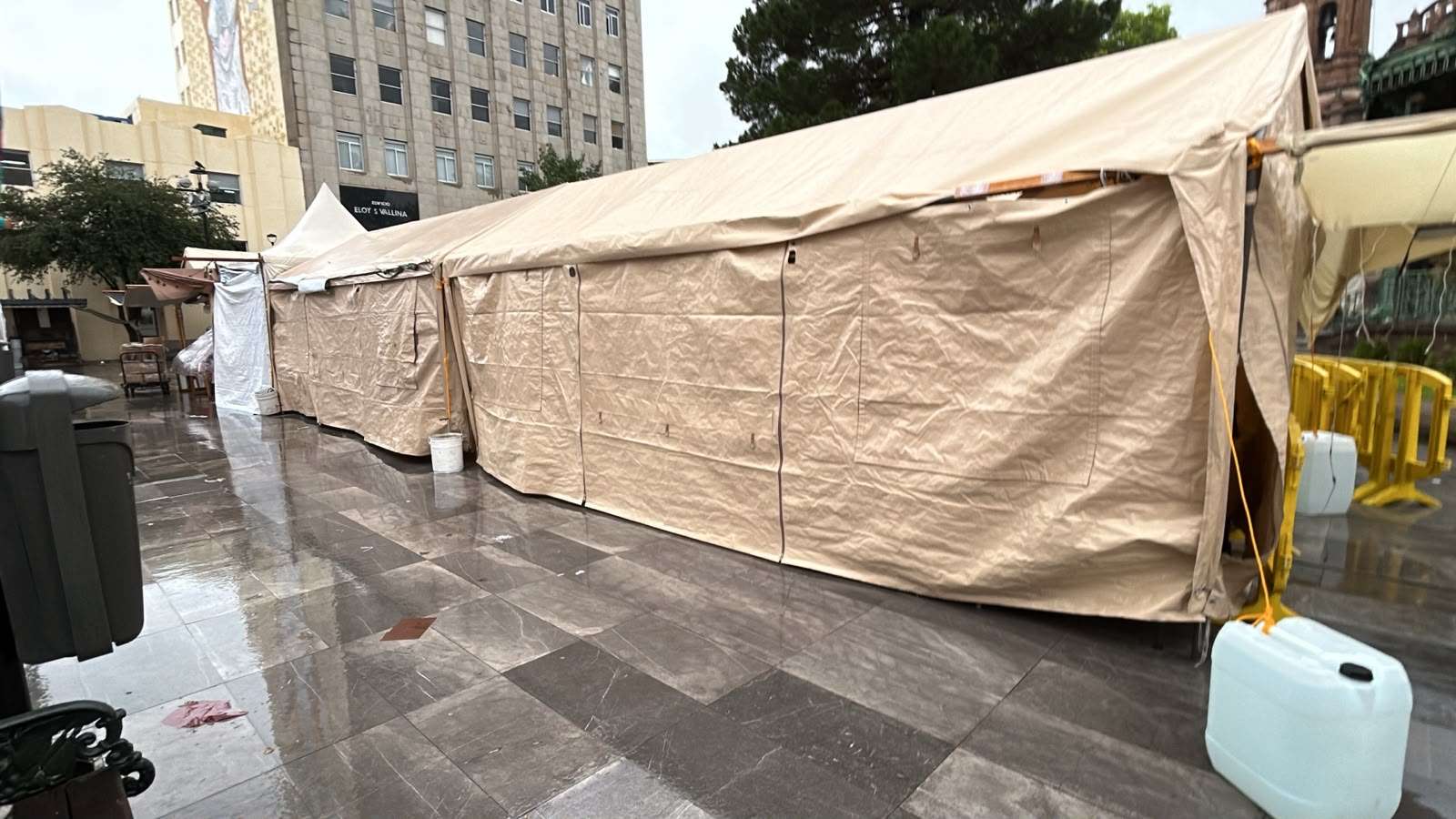 Afectan lluvias actividad comercial en el centro de la ciudad