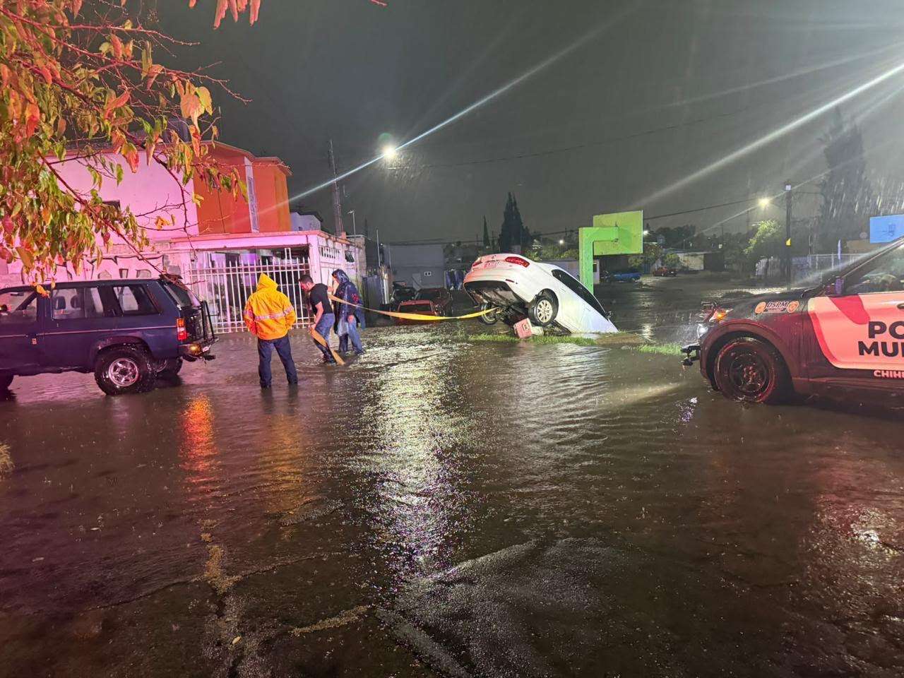 Provocan intensas lluvias cuantiosos daños en la ciudad 