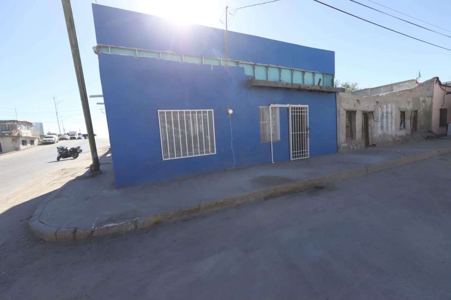 Retira Municipio tejaban que invadía banqueta en la colonia Del Carmen