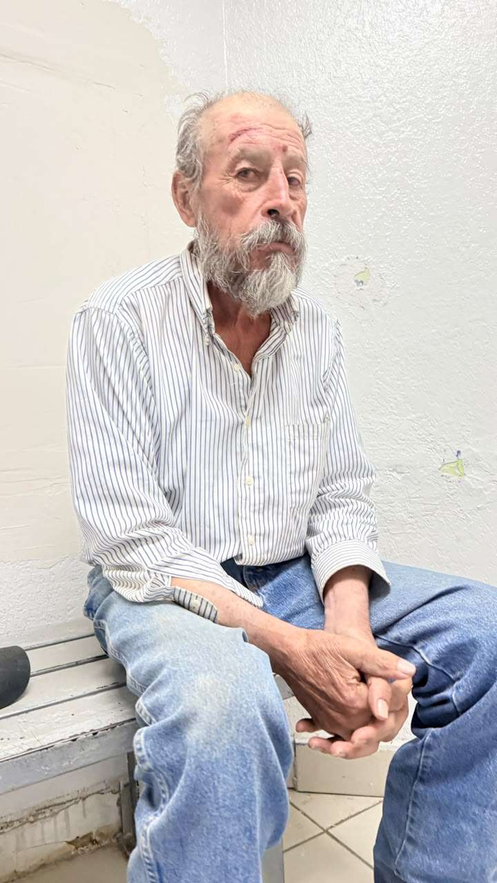 Piden ayuda para localizar a familia de hombre extraviado 