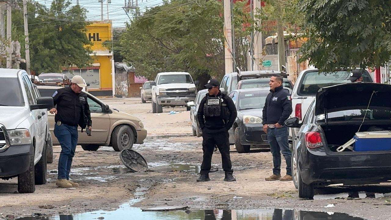 Localizan cadáver descompuesto dentro de maleta entre basura y escombro