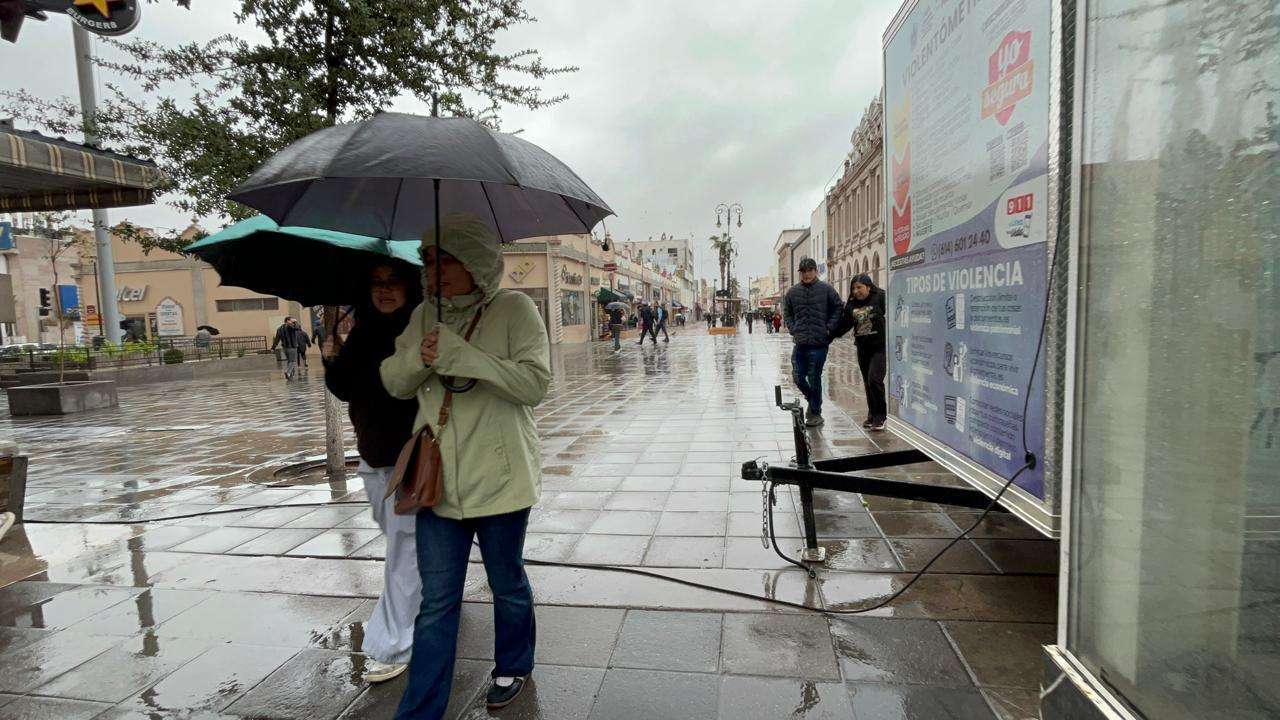 Afectan lluvias actividad comercial en el centro de la ciudad