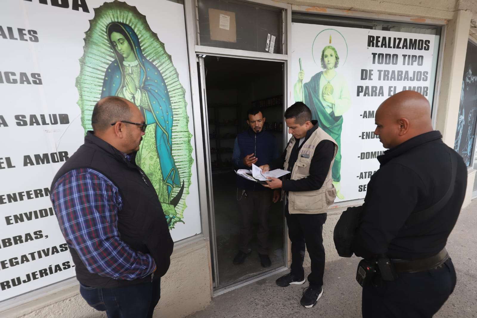 Suspende Municipio establecimiento y aplica multa por publicidad sin autorización